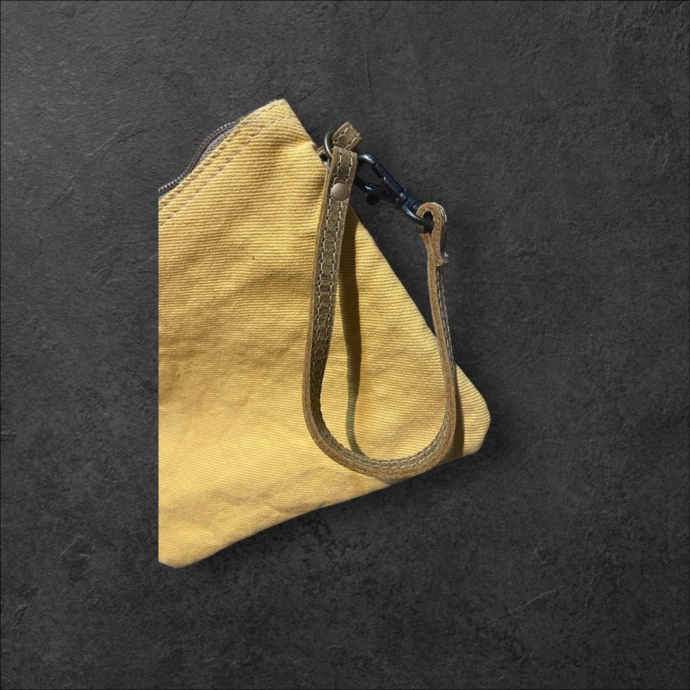 Myra clutch/ wristlet - Picture 6 of 7